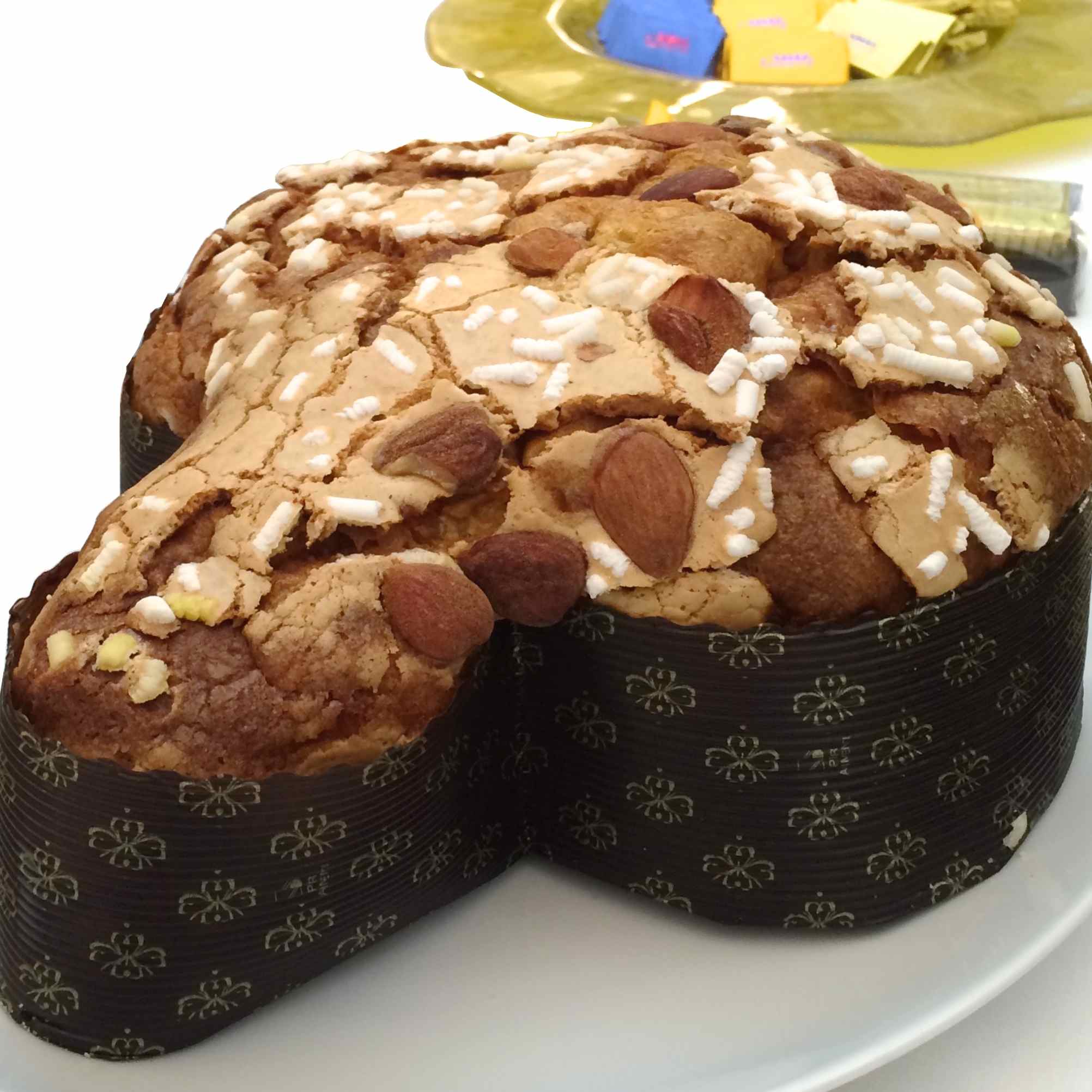 Colomba di Pasqua - Dove-shaped Easter cake - Gustorotondo - Italian Food Boutique