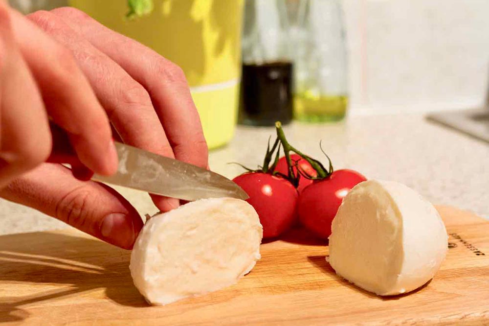 pomodoro e mozzarella - Gustorotondo Italian Food Boutique