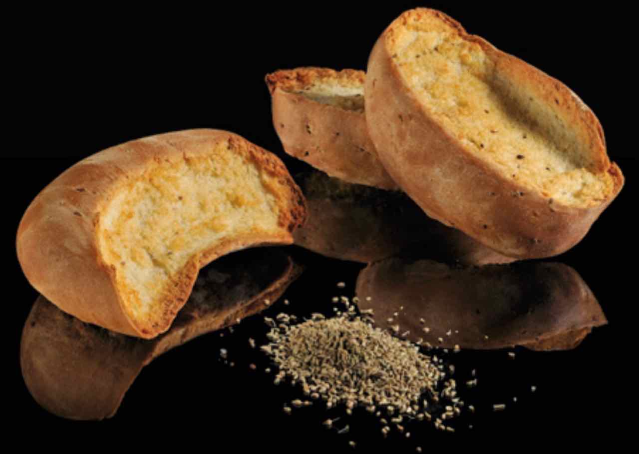 Biscotti Cantucci: ricetta originale e qualche sorpresa - Gustorotondo